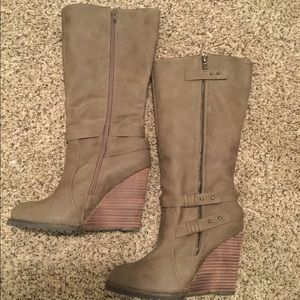 Very volatile size 8 wedge boots brown tan NWOT